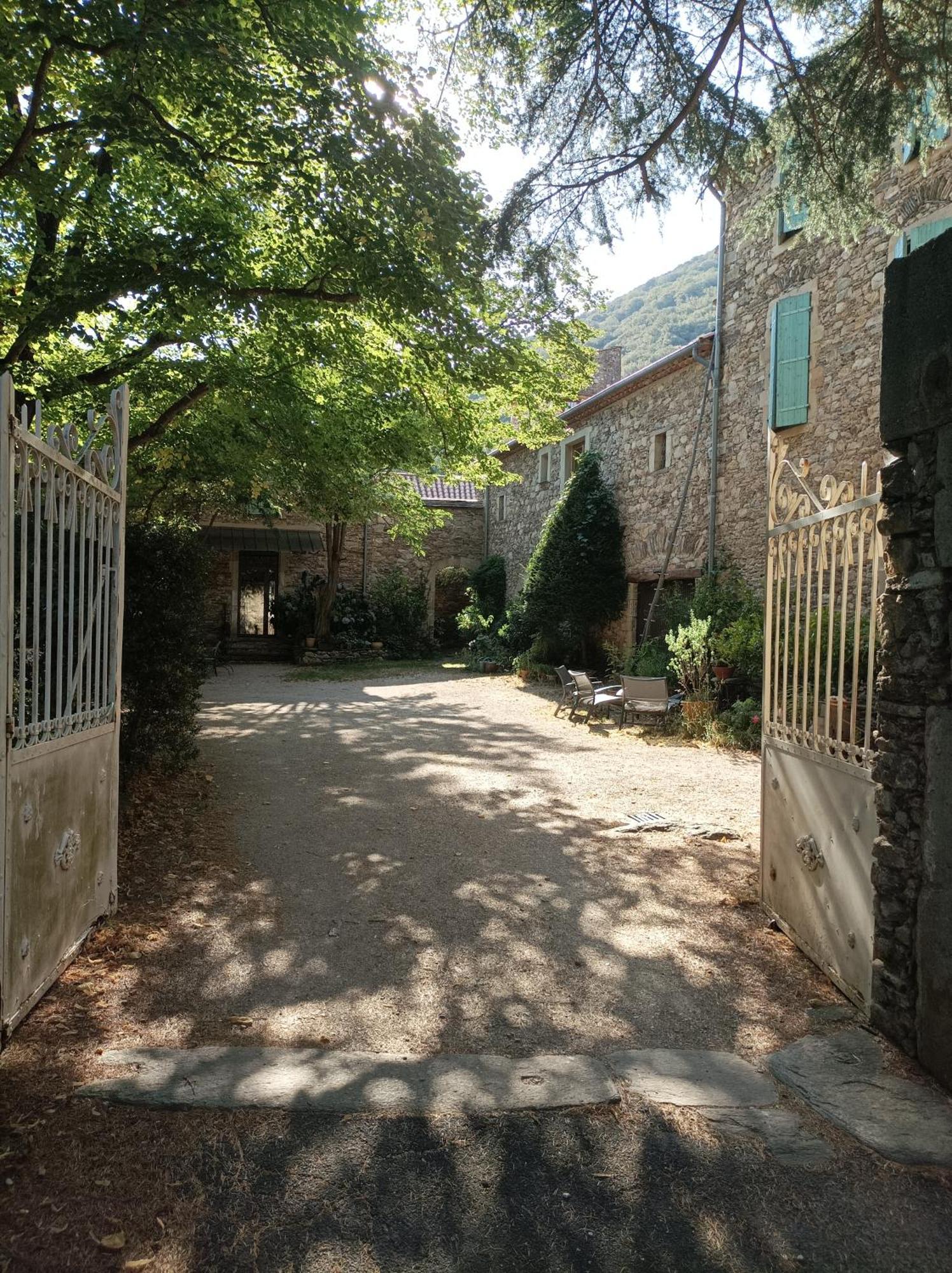 Chateau De Colombieres Sur Orb Exterior photo